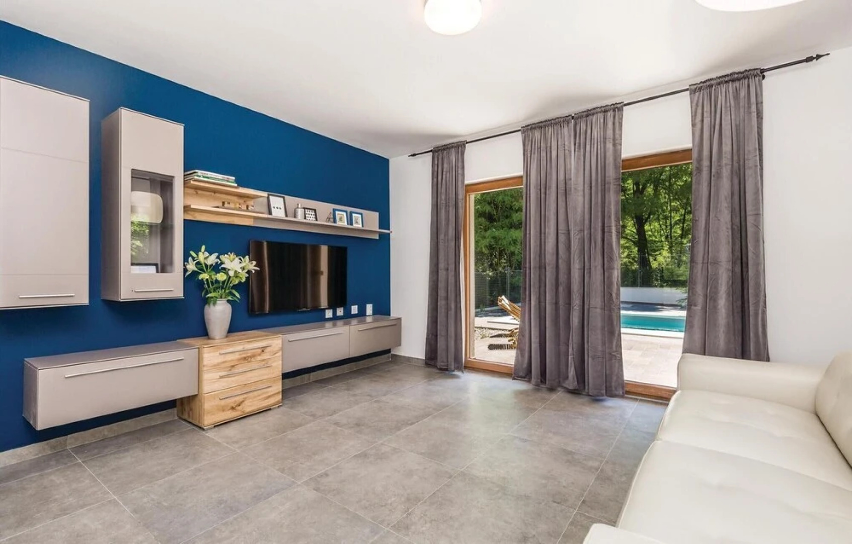 Nice Home in Zastenice With Wifi, 2 Bedrooms and Outdoor Swimming Pool