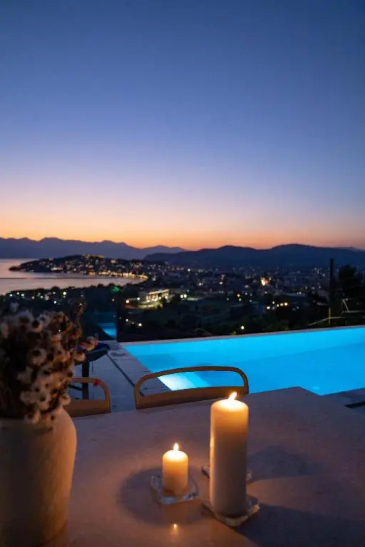 Casa Farmak - 4 Bedroom Lux Apartment with Infinity Pool & Lake View