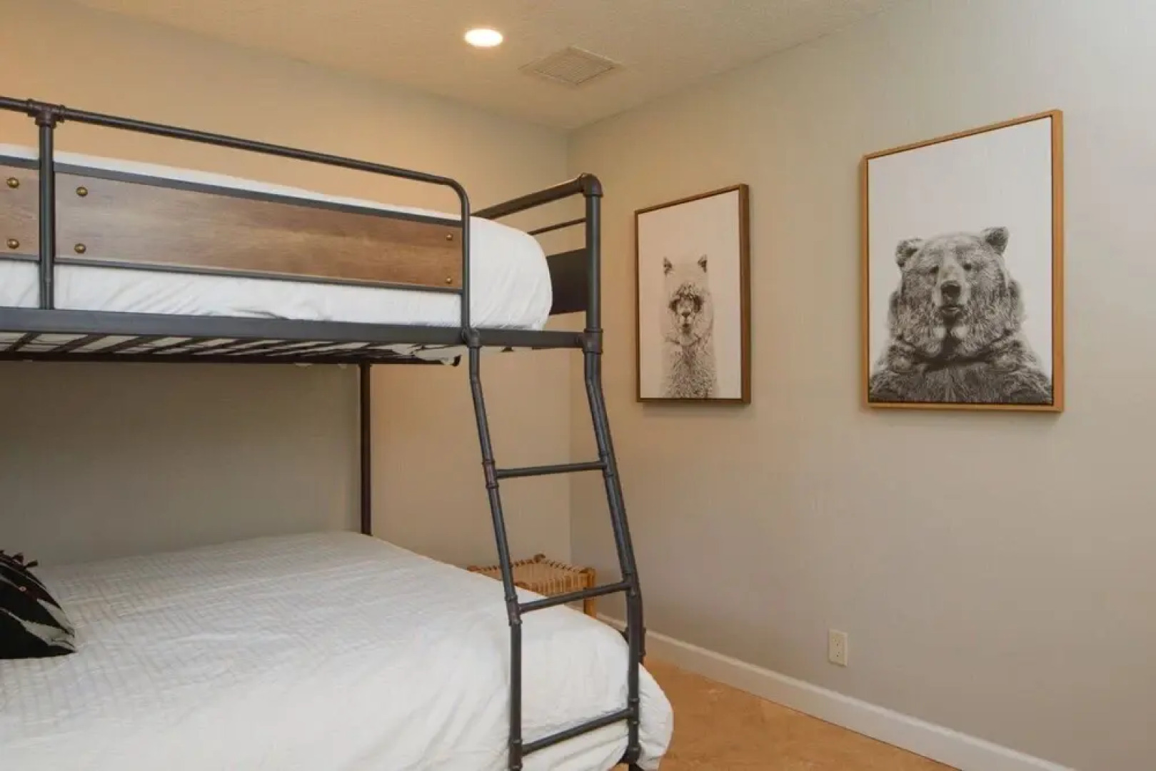 Golfview - Short Term Rental Certified by Weston. Private & Sanitized, Perfect for Social Distancing & Working From Home. Self Check-in. Private Pool, Pet Friendly. Super-host Support