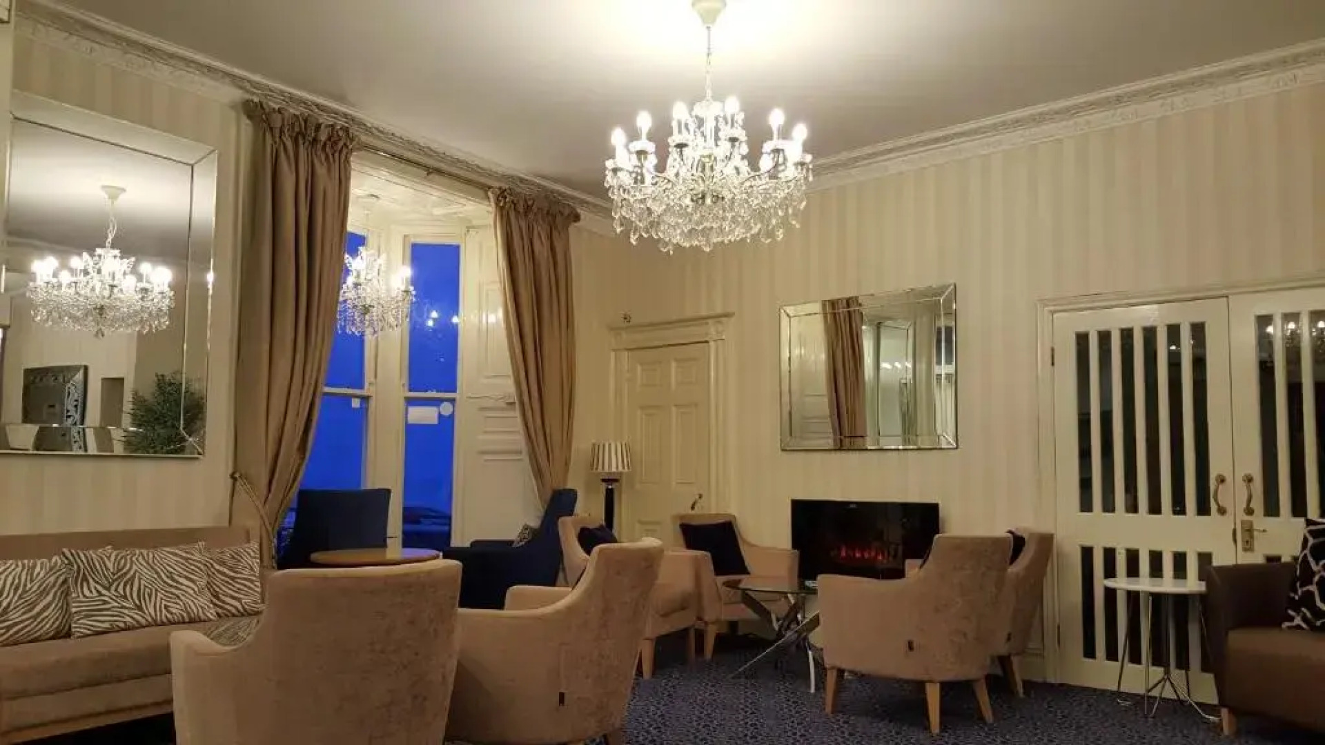 Gwesty'r Marine Hotel & Spa