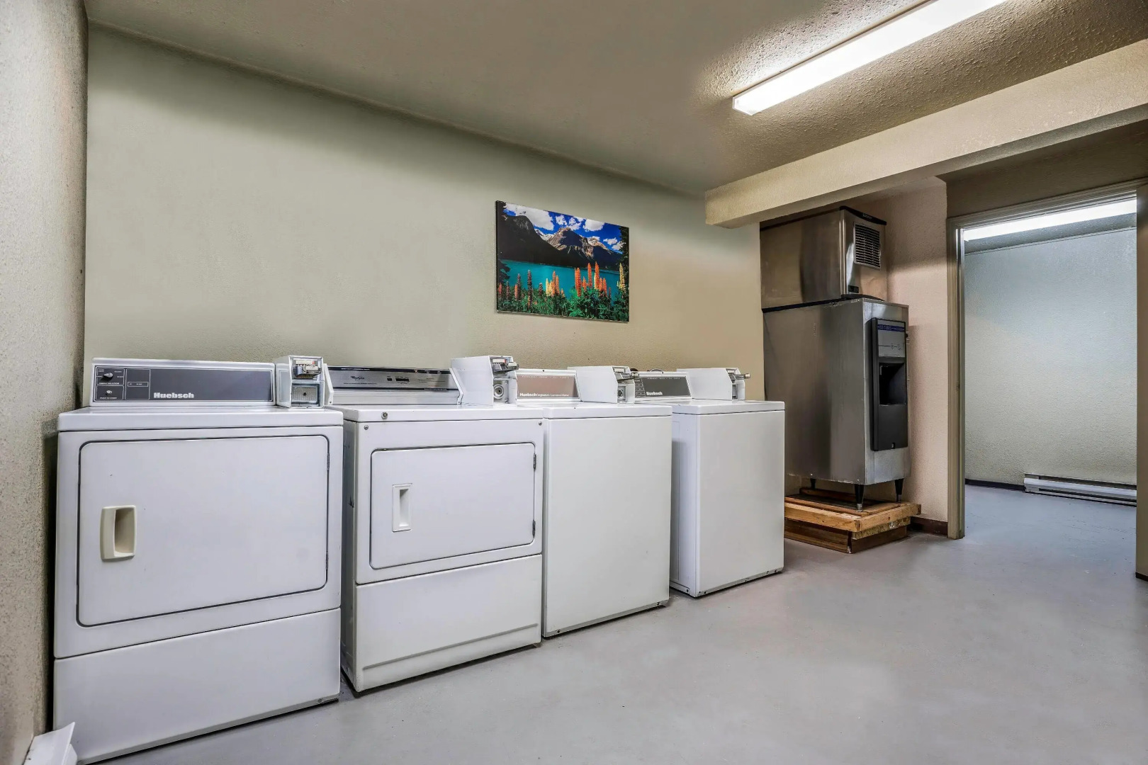 Days Inn by Wyndham Golden