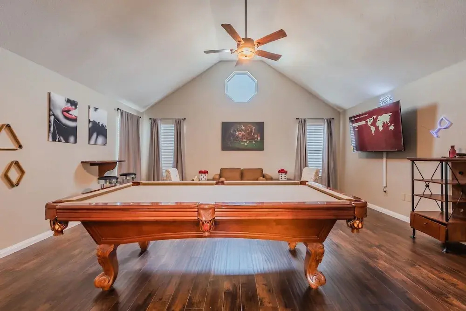 5 Bedroom Spacious Getaway, 2 Game Rooms, Hot Tub by Redawning