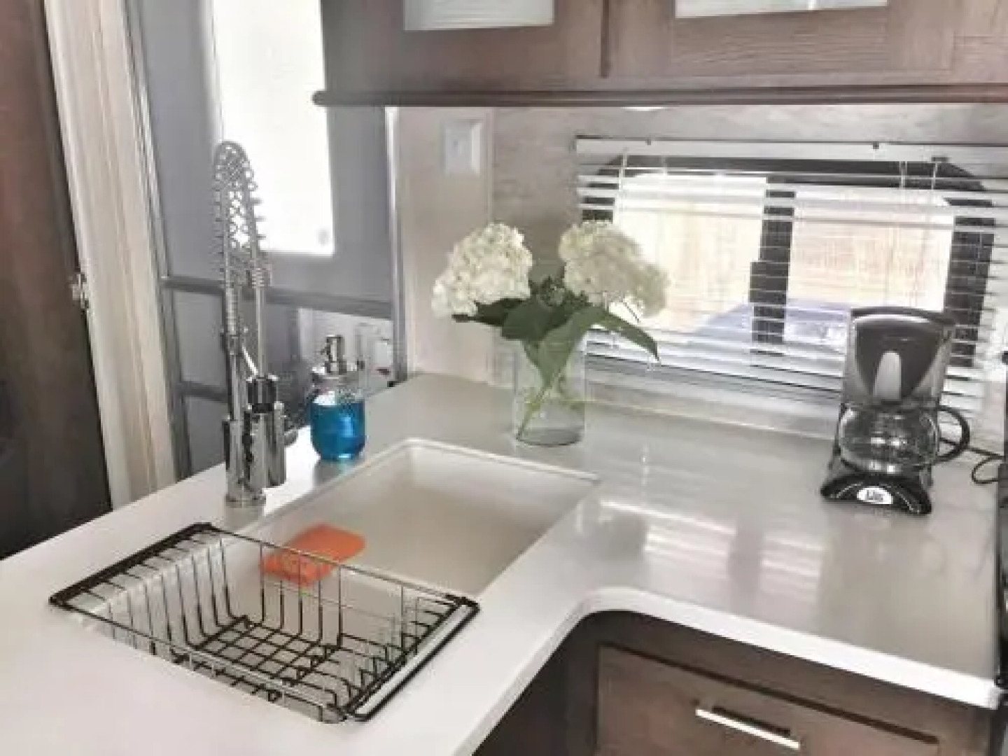 2 bedroom, beautiful patio, pool, beach, marina