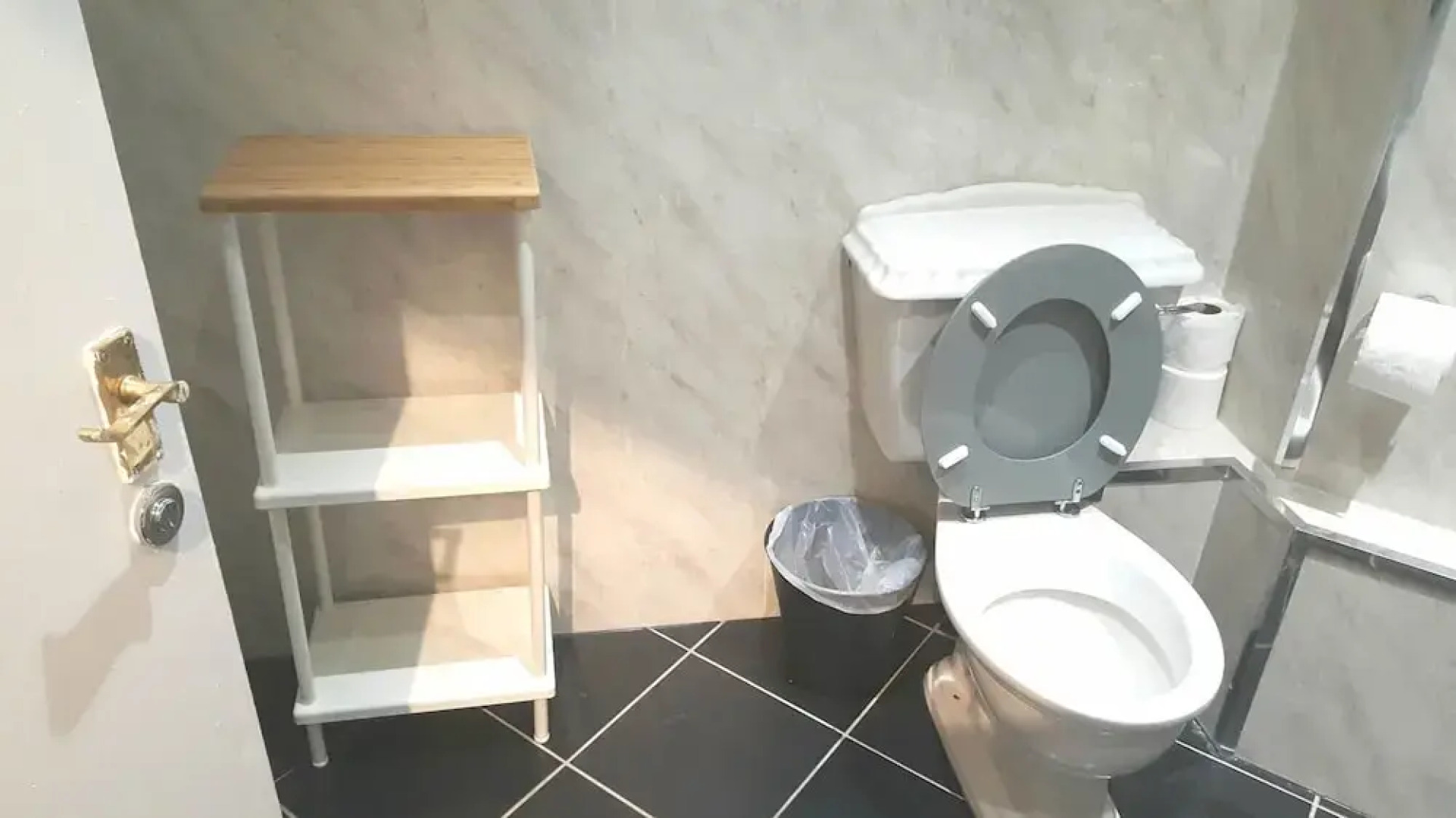 Dragon - Queen Vic House 2 Bedroom Home