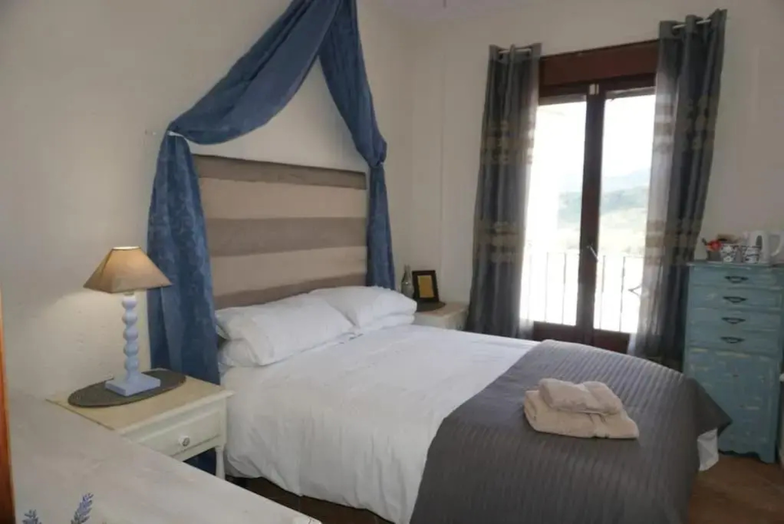 Eagles Nest - Massive townhouse with Pool with outstanding views