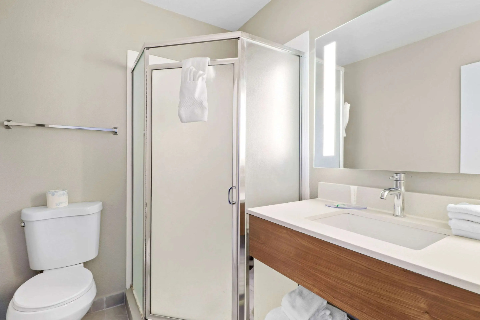 Clarion Pointe Ridgecrest near China Lake Naval Station (ex. Motel 6 Ridgecrest) 