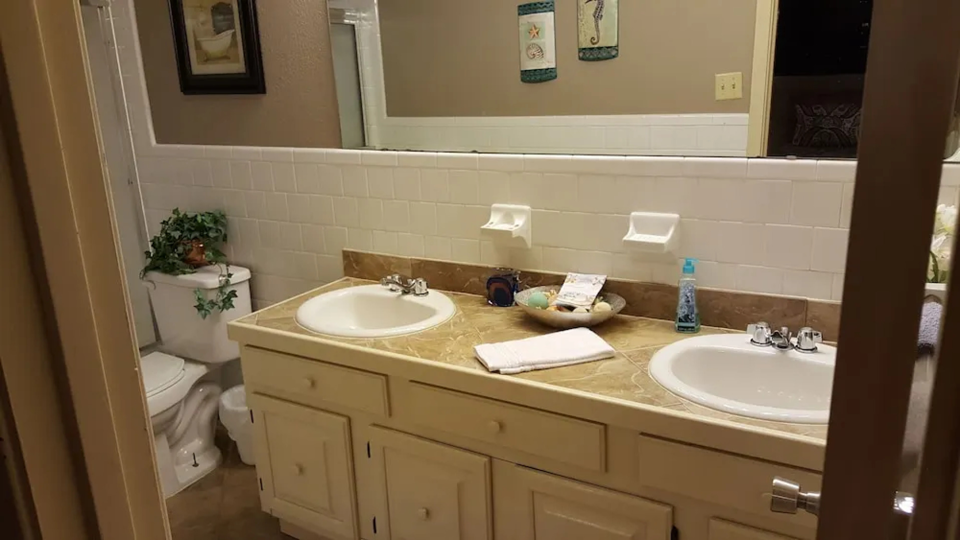 Waterfront Listing - 3 Bedroom 3 Bath on Secluded Private Cove,great Location