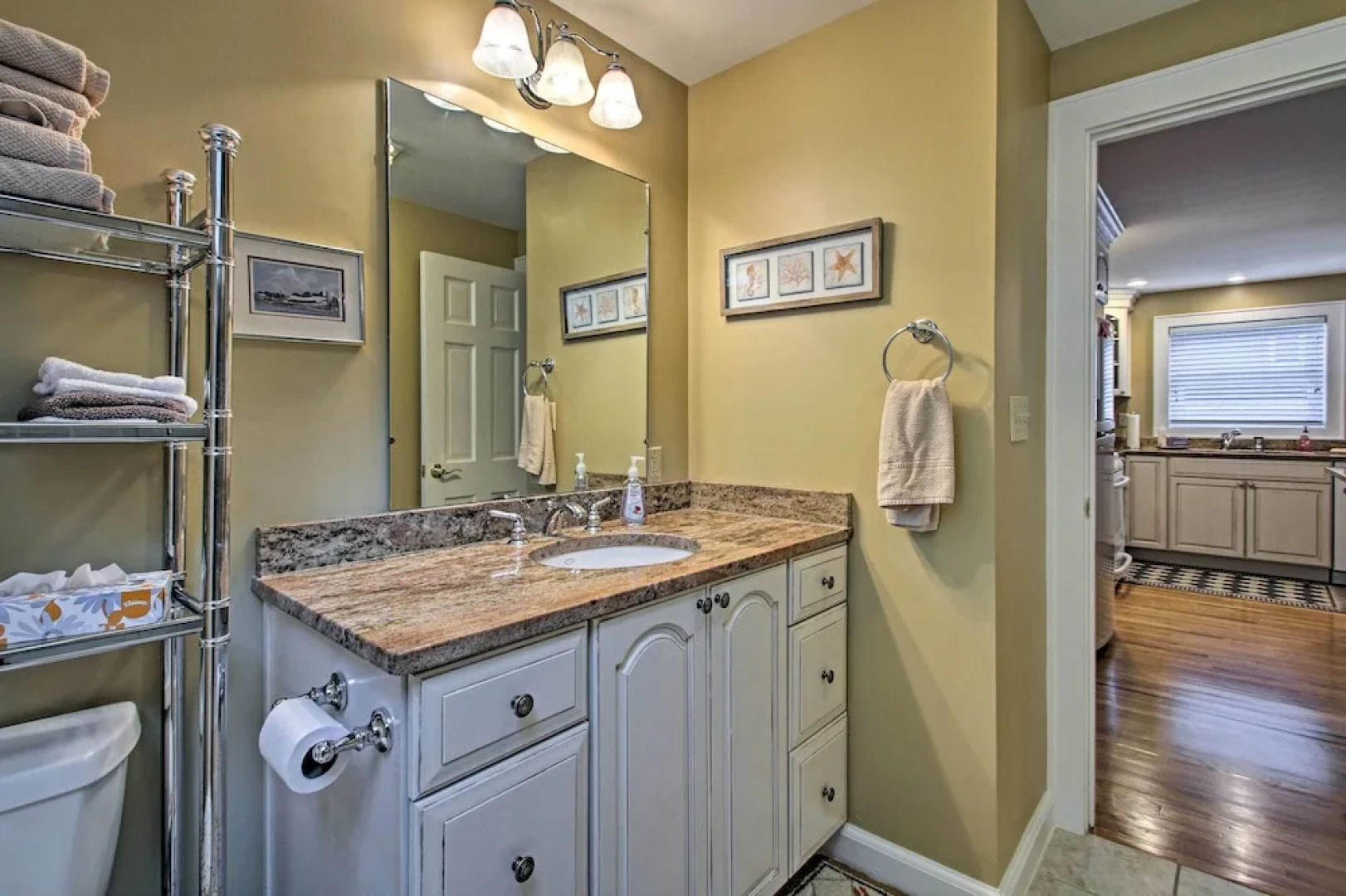 1/2 Mi to Beach: Lovely Guesthouse in Kennebunk!