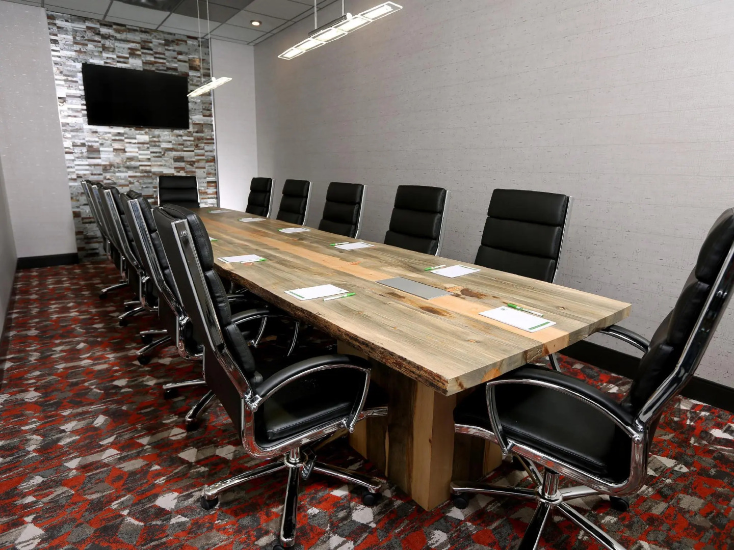 Holiday Inn & Suites Sioux Falls - Airport by IHG