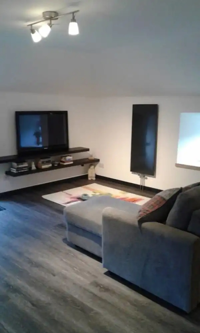 Beautiful 1-bed Barn Conversion Studio Apartment