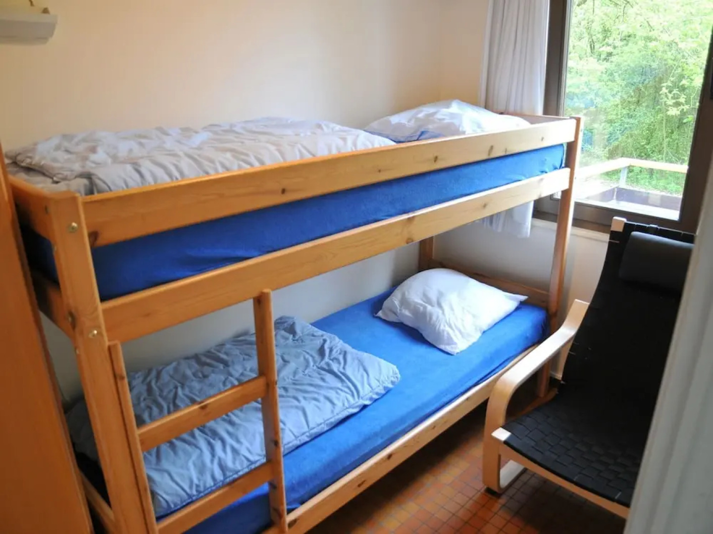 Cozy, Carefully Furnished Bungalow near Maas