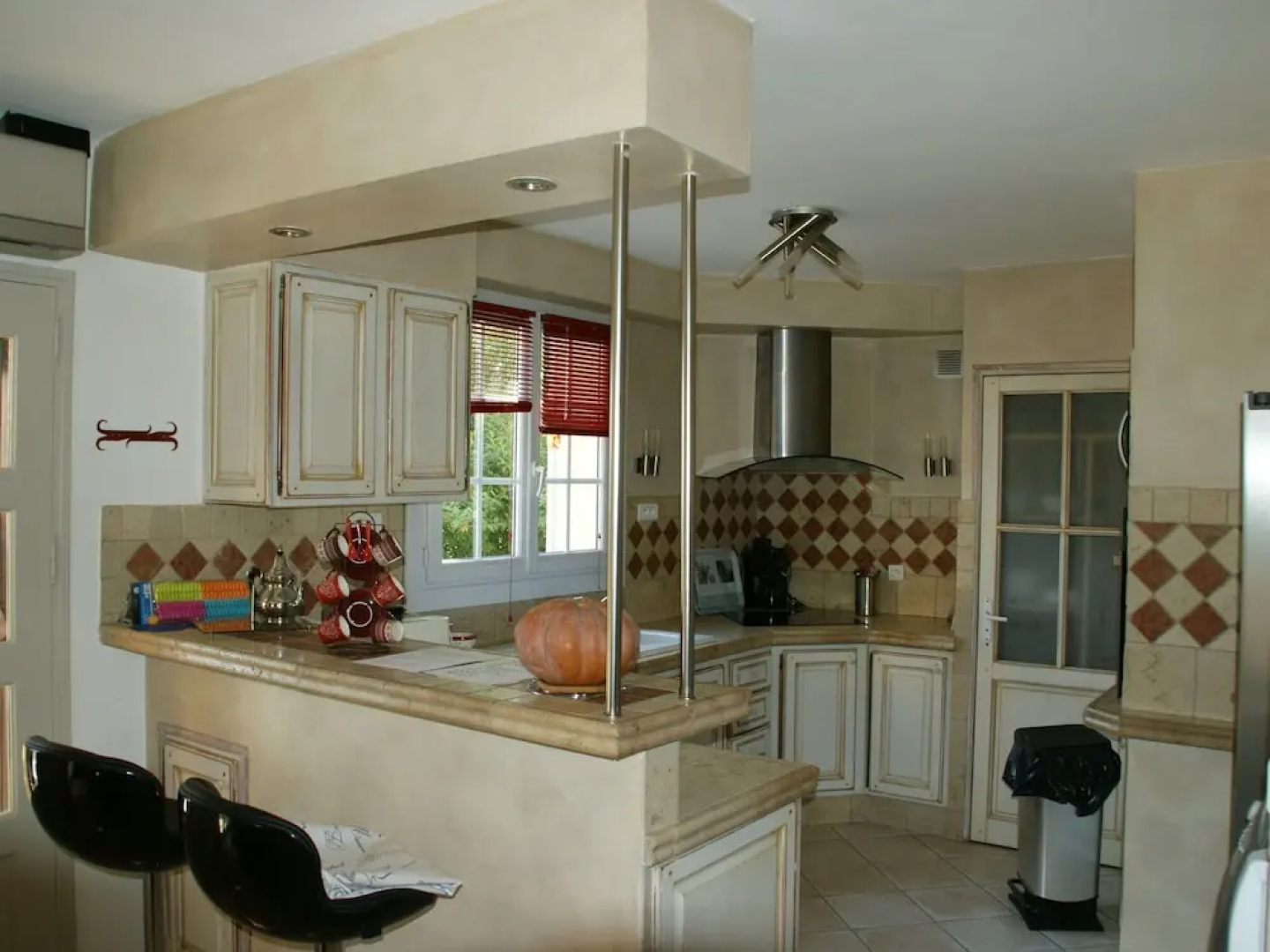 Detached Villa With Enclosed Beautiful Garden and Private Pool, 1km From Céreste