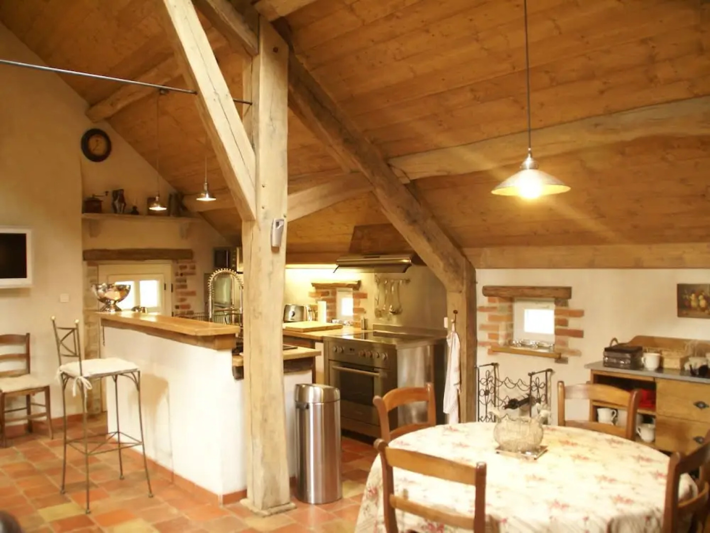 Unique Holiday Home With Pool in Combreux Centre