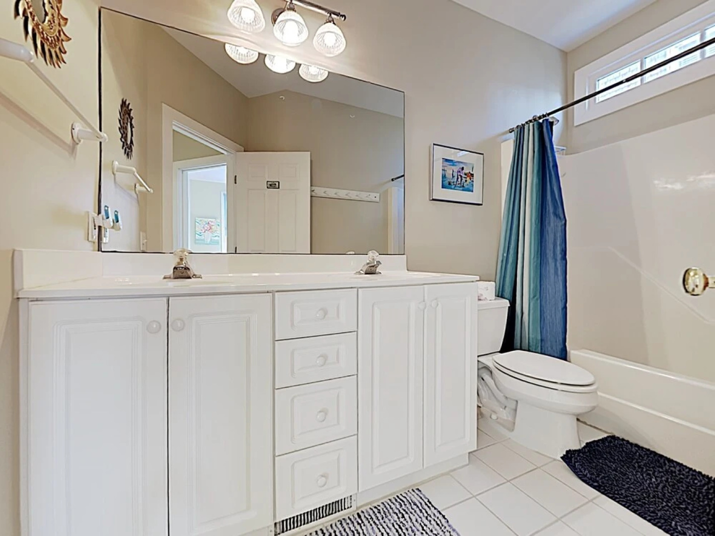 Charming & Spacious , 200 Steps From The Sand 3 Bedroom Condo