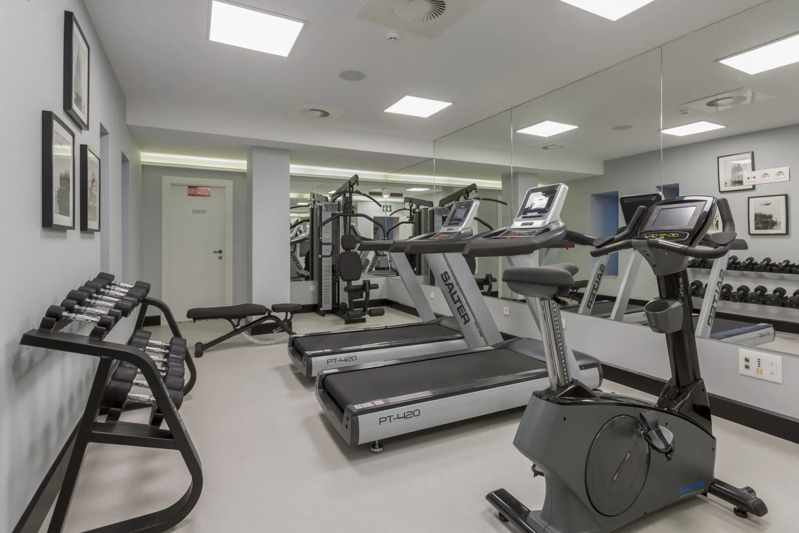 Отель Room Mate Valeria