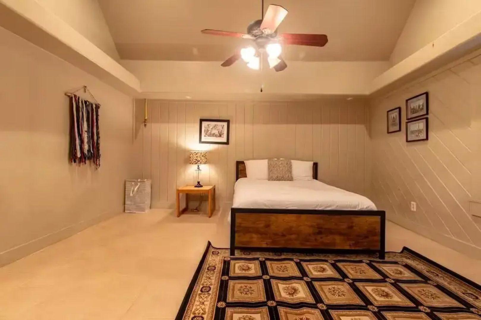 14 Guests 5BR 2BA Game room and Living
