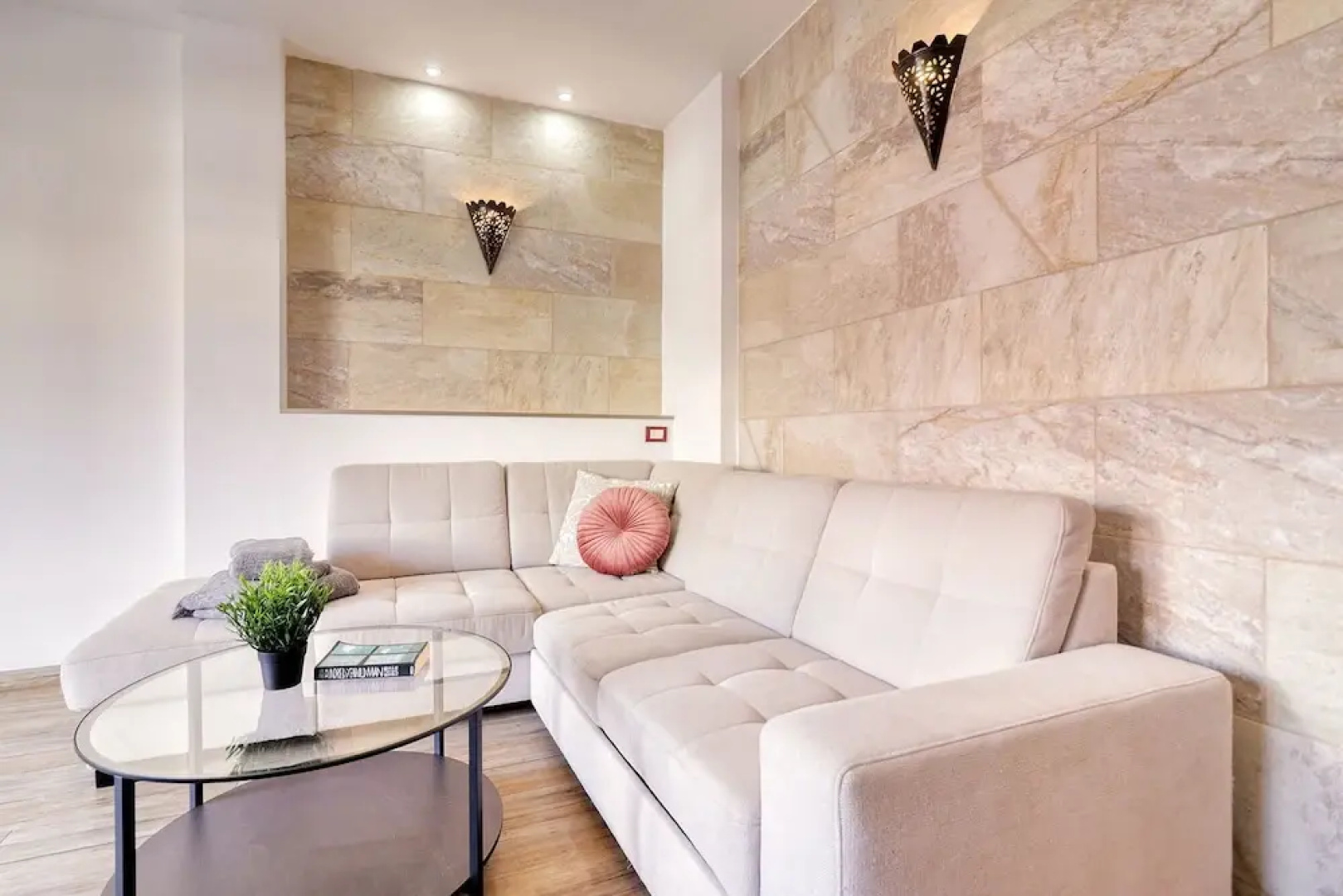 Retreat w Ocean Views Private Parking Ensuite