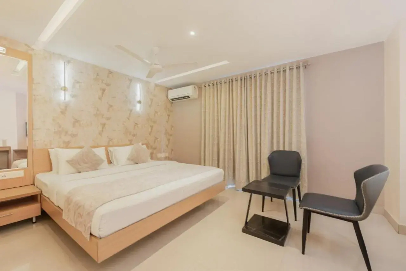 OYO Premium Light House Hill