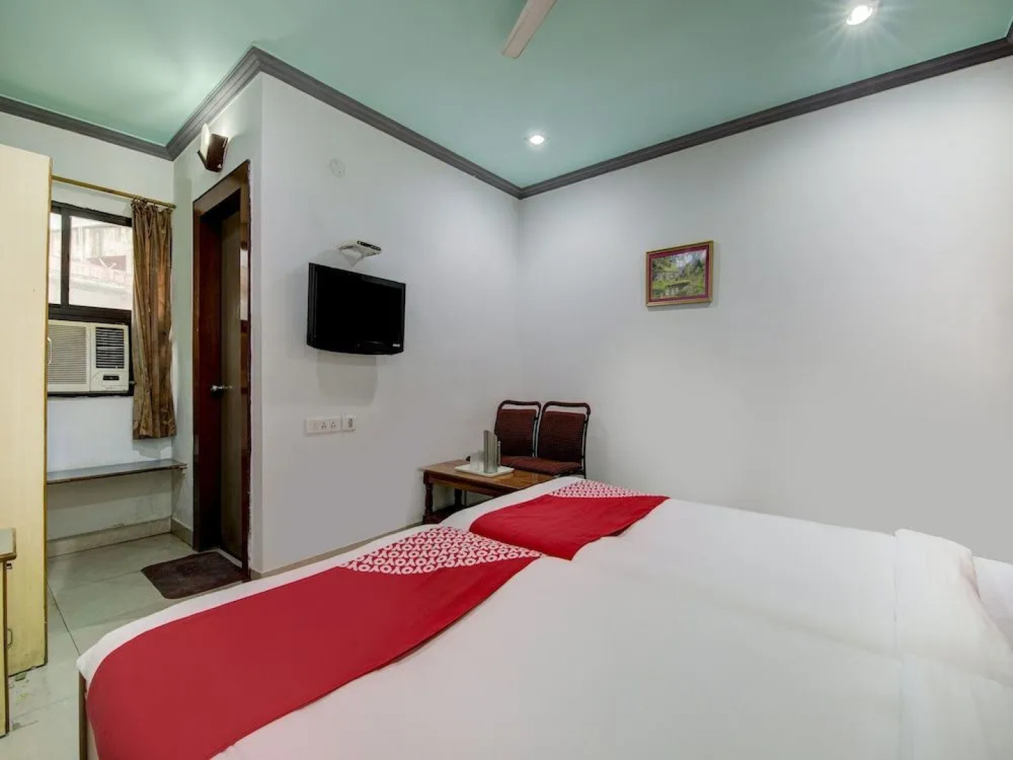 OYO 4275 Hotel Sunraj Residency