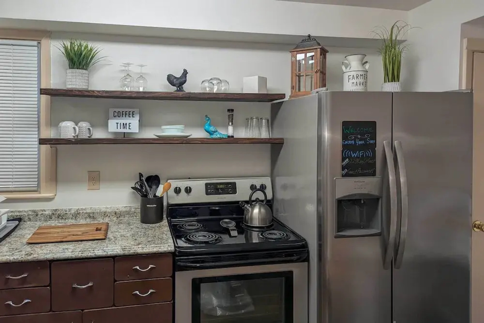 Walk to Restaurants & Shops: Apt in Pennsylvania!