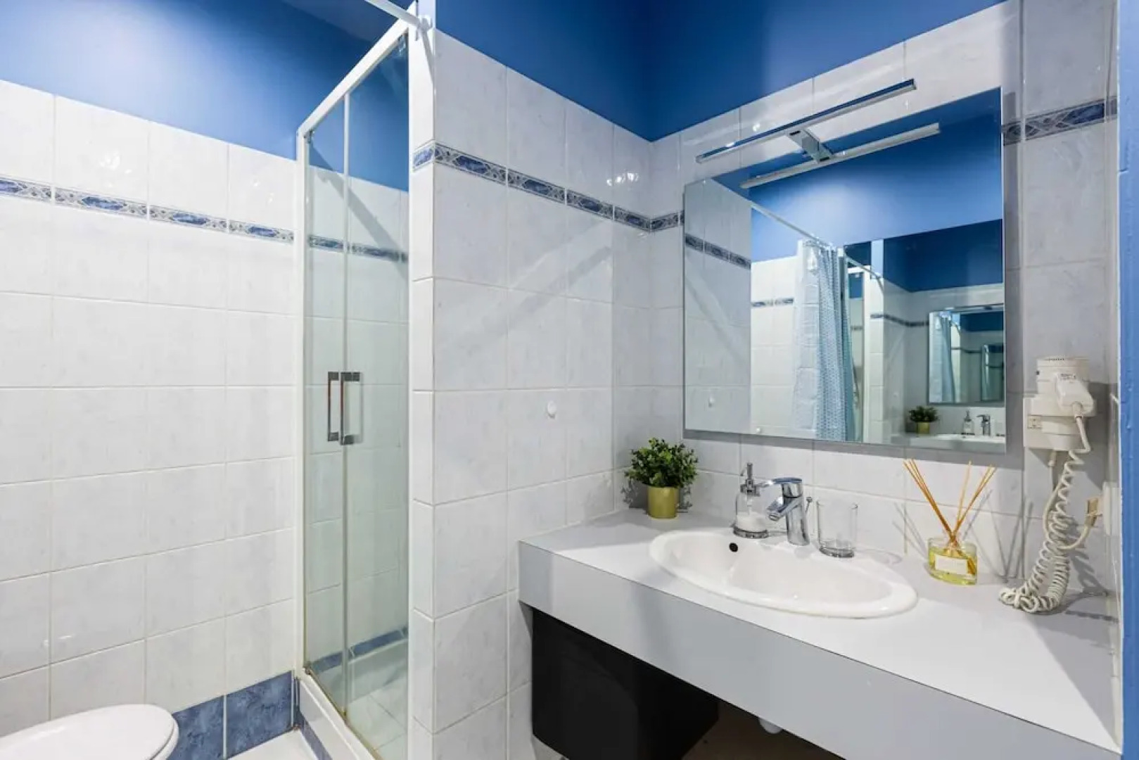 Bright 2BR Loft With a Quiet Patio