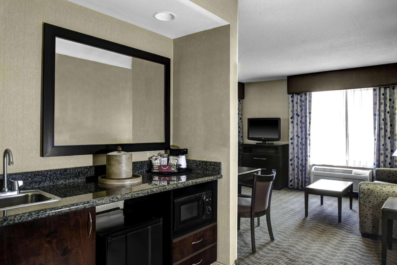 Hampton Inn & Suites Bakersfield/Hwy 58, CA