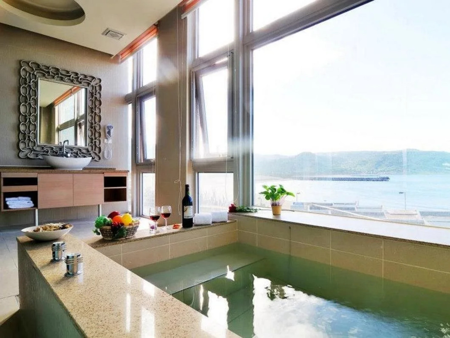Jinshan Bay Hot Spring Resort (Quarantine Hotel)