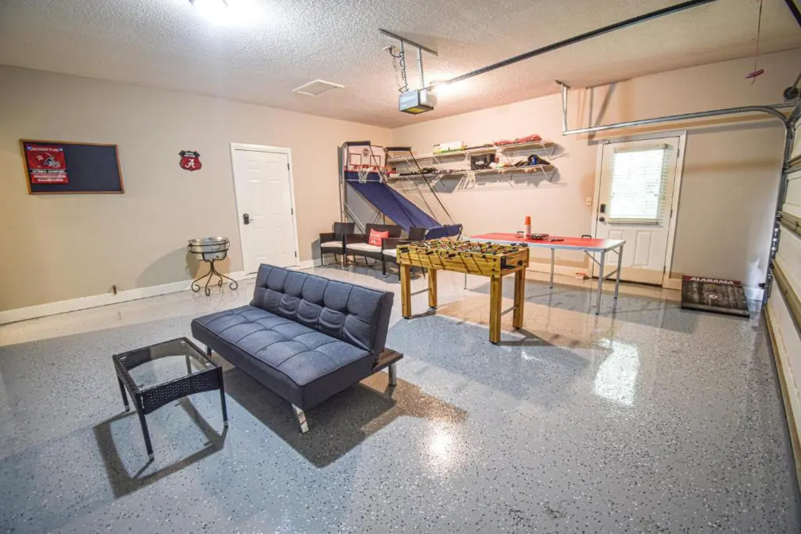 The Crimson Retreat Only 5 Miles to the Stadium BBQ Coffee Games