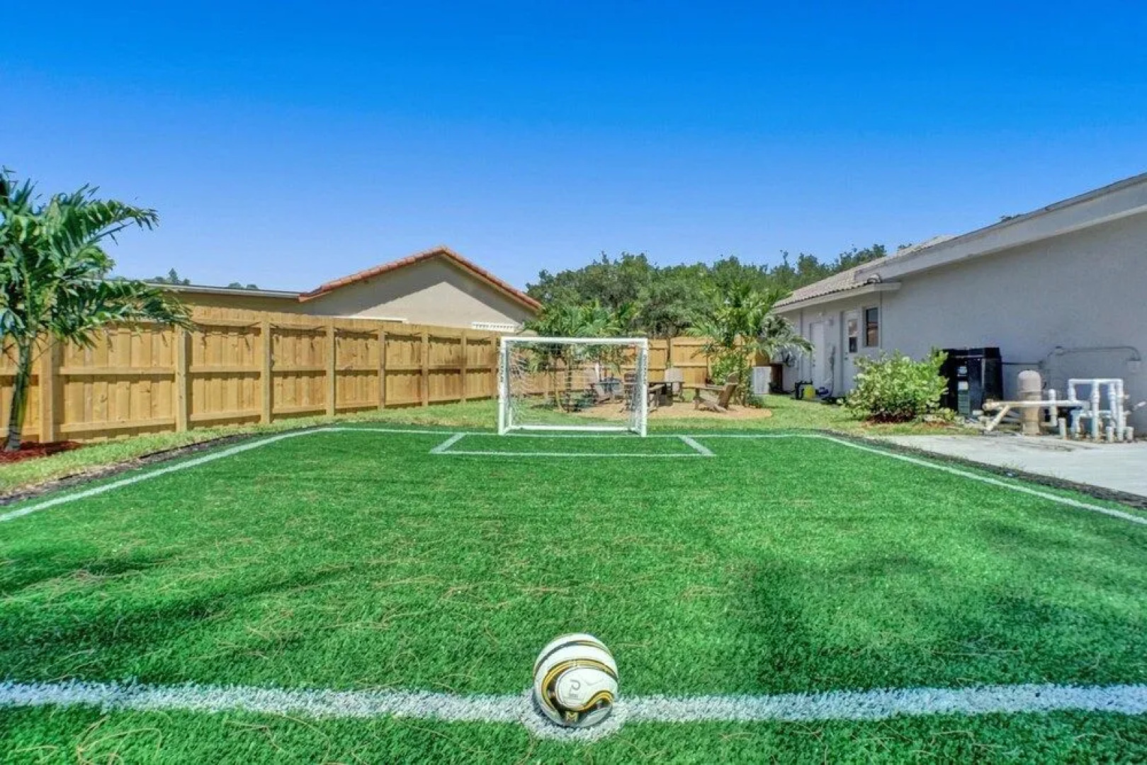 7 Br Home with Pool Gameroom & Soccer