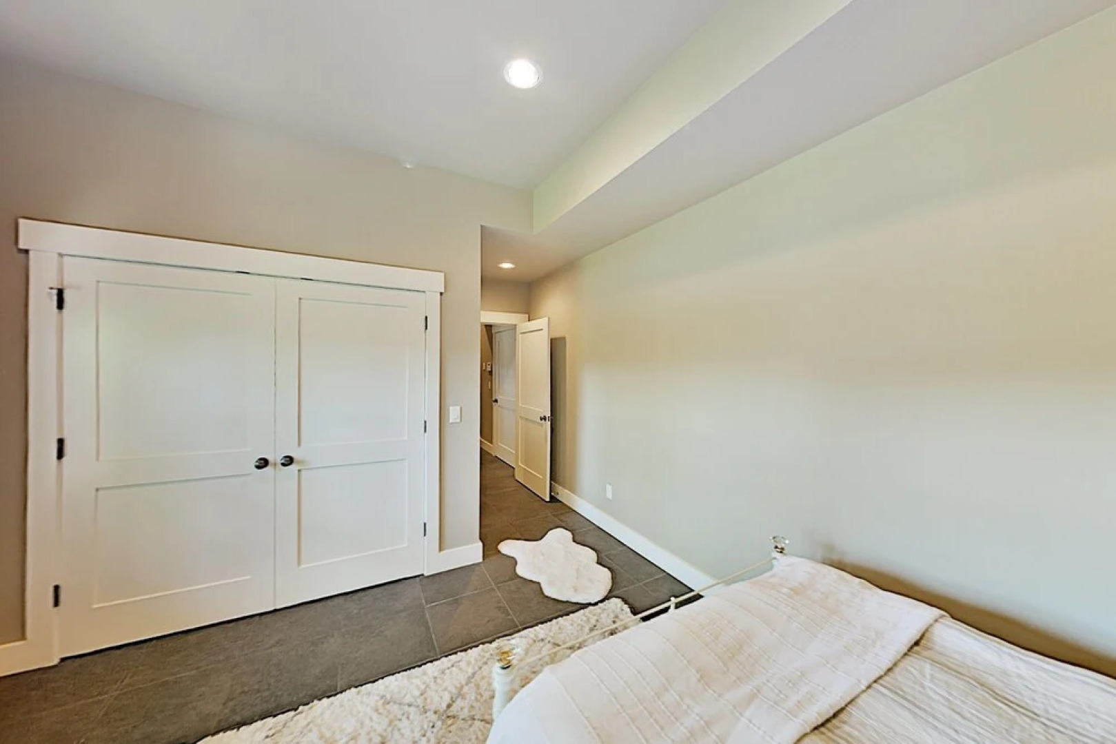 New Listing! Riverfront Dream - Walk To Beach! 6 Bedroom Home