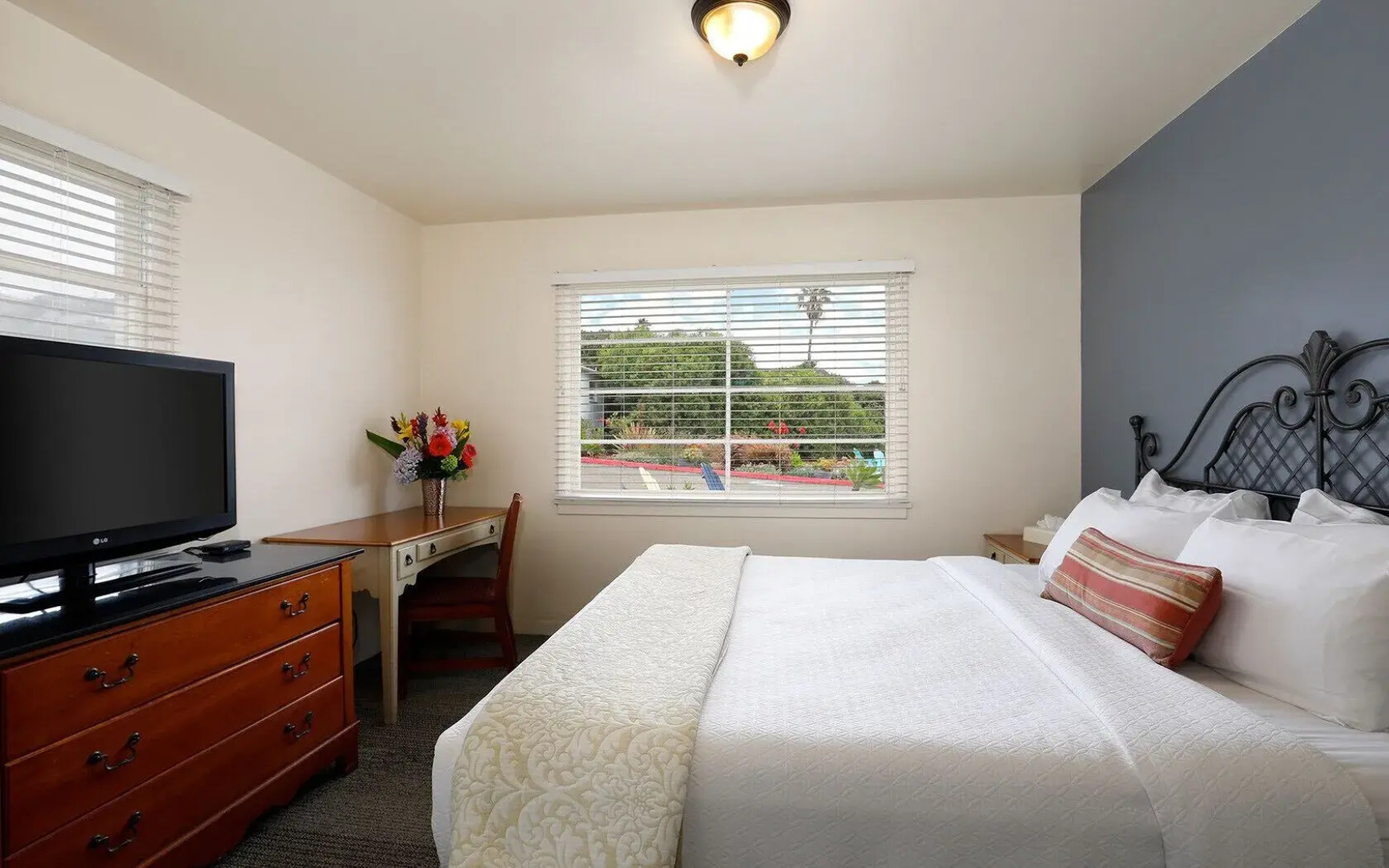 The Tides Oceanview Inn and Cottages