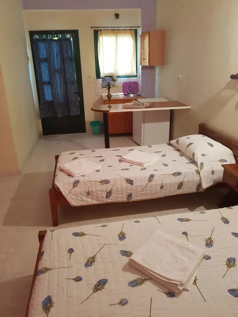 Studio in Corfu, With Pool Access, Enclosed Garden and Wifi