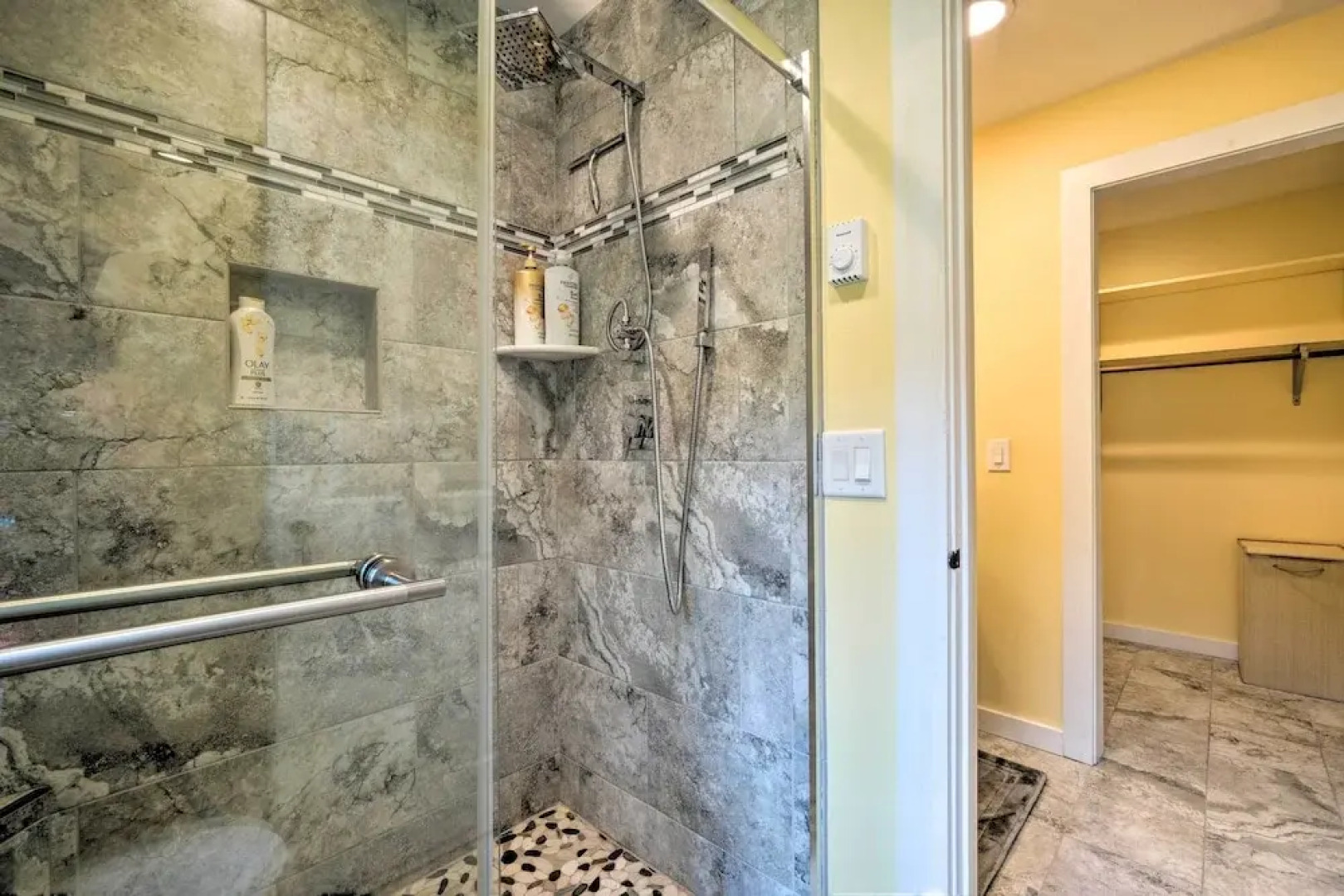 Chic Dover Home w/ Hot Tub: 1 Mi to Golf!