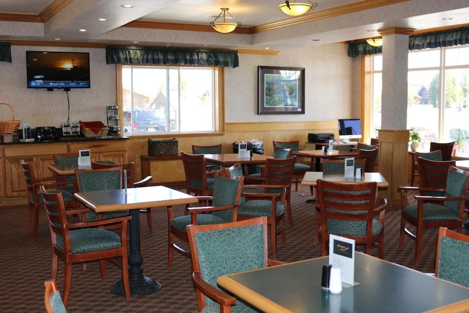 Gray Wolf Inn & Suites