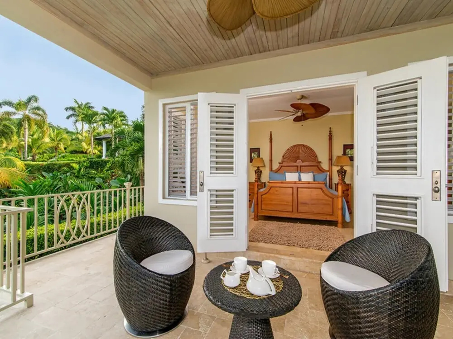 Sunny Vacation Villa 18