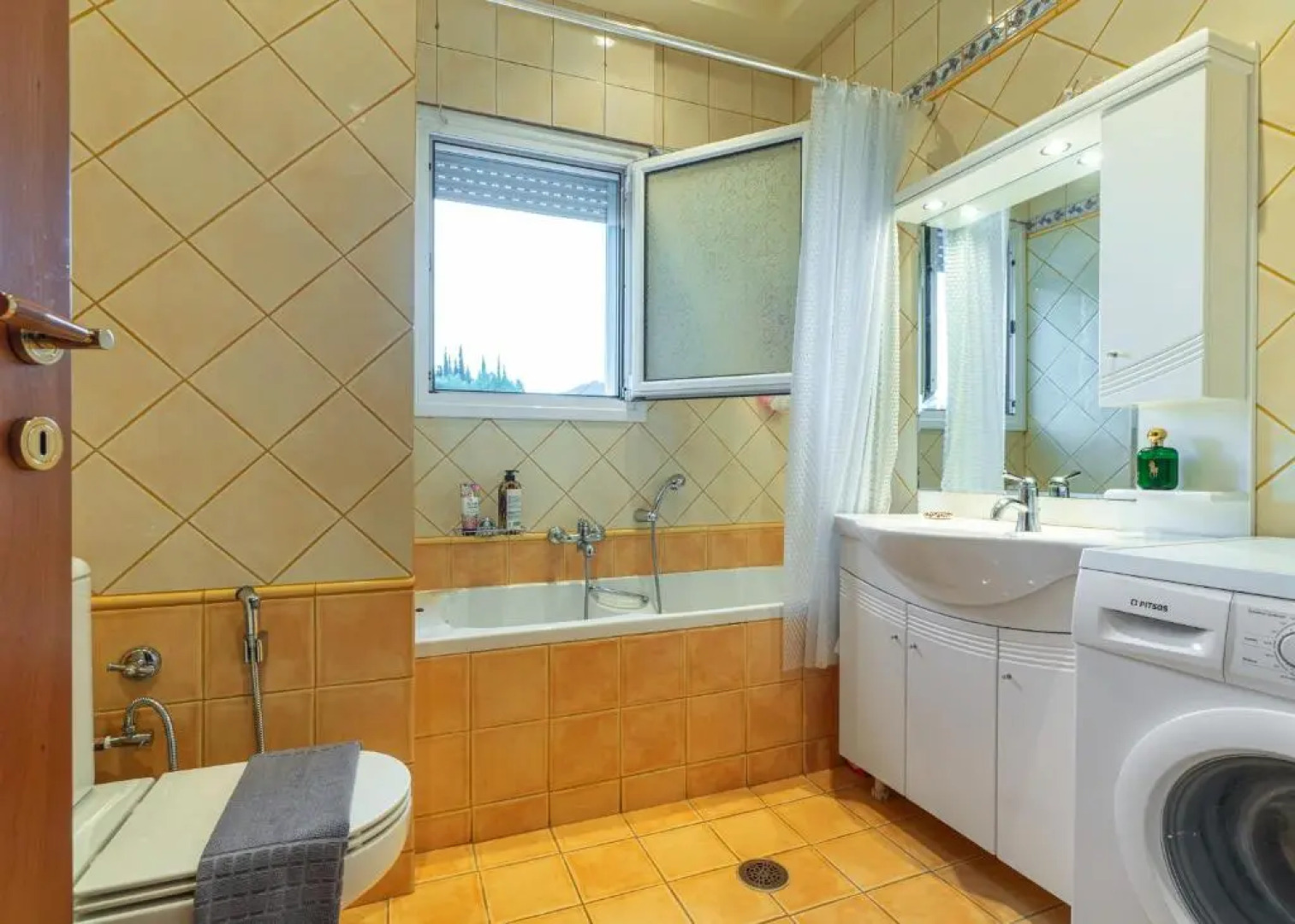 Villa Thea-1 hour and 50 minutes from Athens International Airport