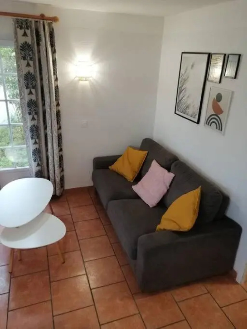 Maison au milieu des pins entre golf et océan