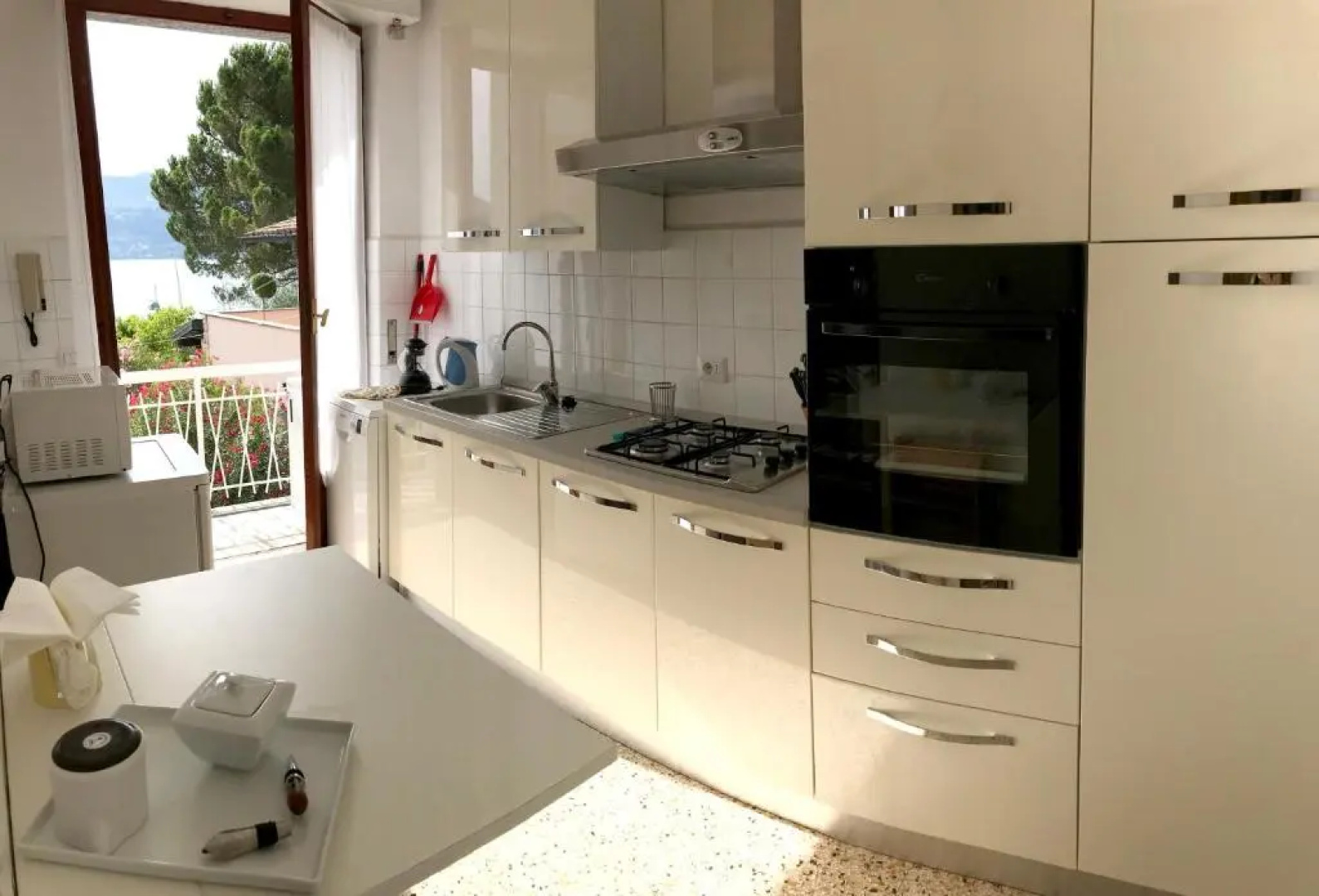 4 bedrooms villa at Ranco 100 m away from the beach with lake view private pool and enclosed garden