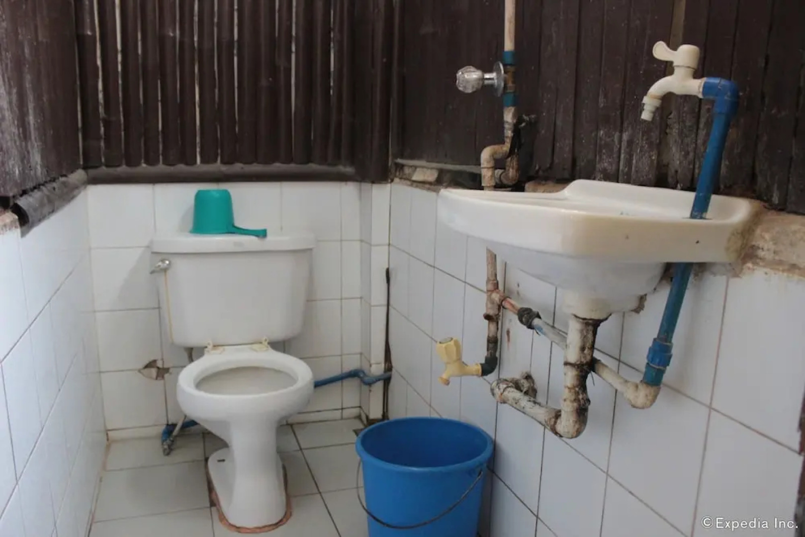 Coron Reef Pension House