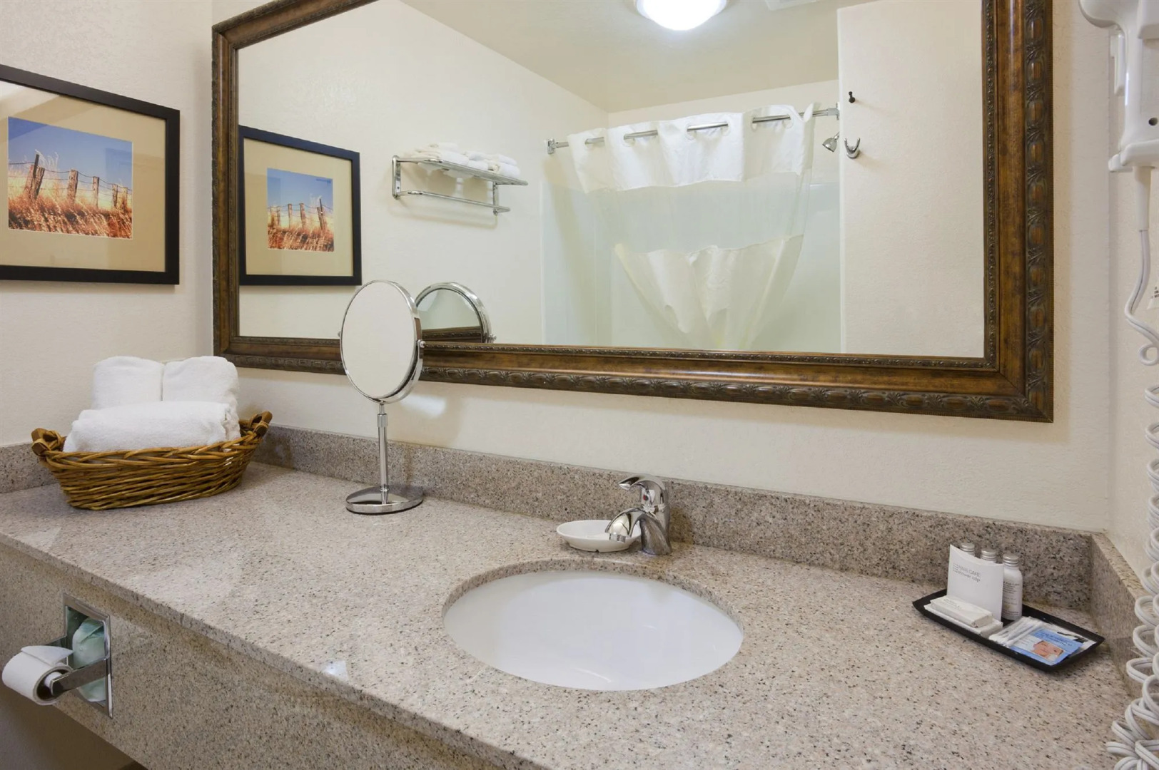 Expressway Suites Fargo