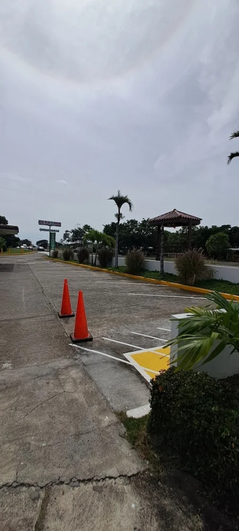 Mi Casa Asi de Grande