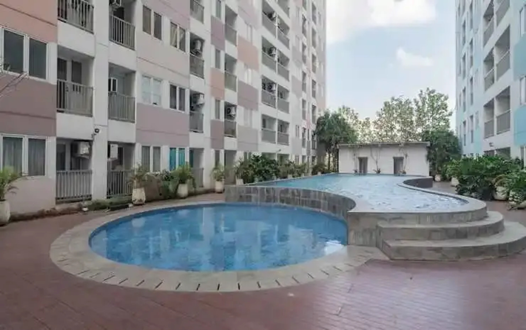 RedDoorz Apartemen @ Grand Sentraland Karawang