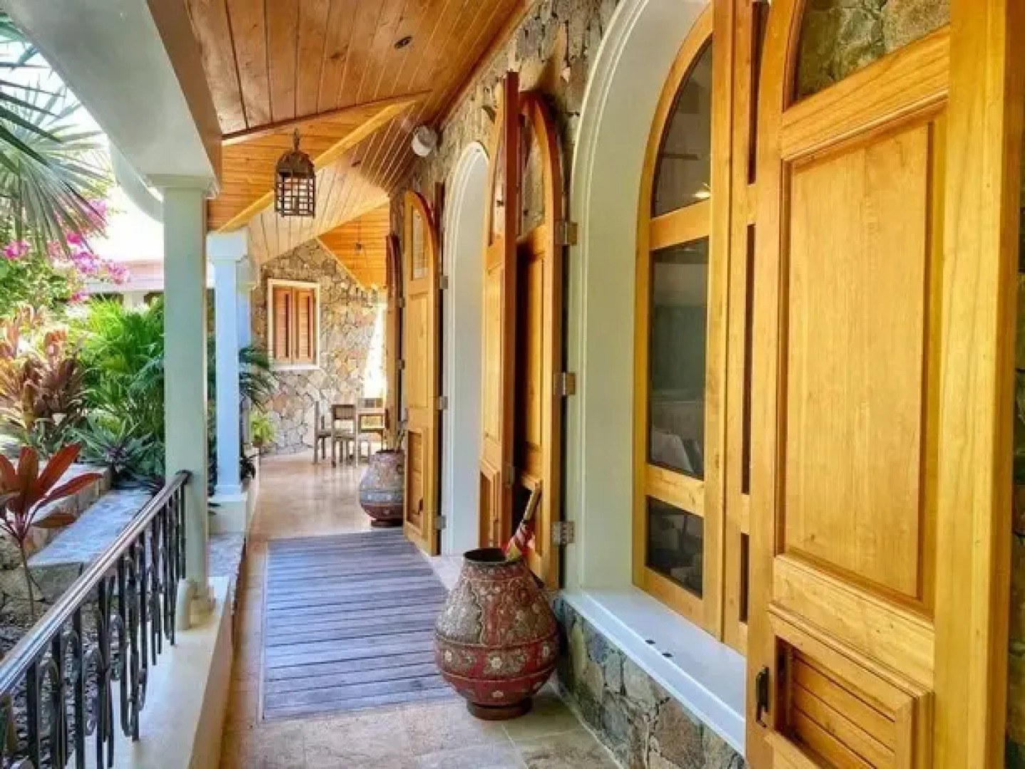 Luxury 7BR Waterfront Villa w Instaviews Boat