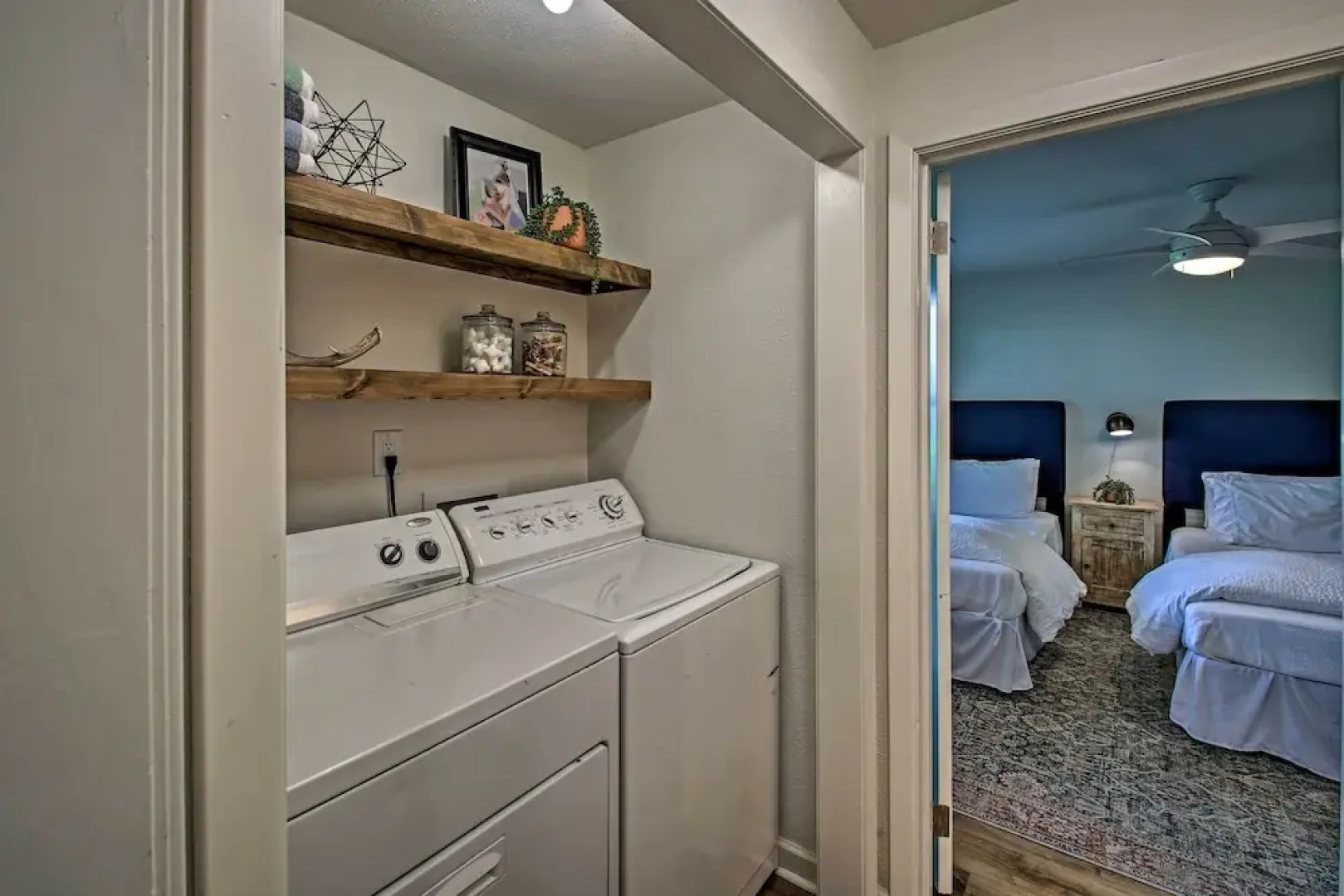 Deck, Fire Pit: Waterfront Lake Hamilton Home