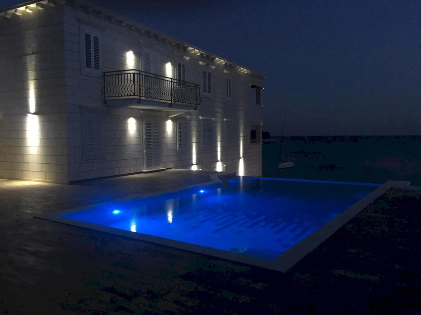 Boutique Pine Tree apartments
