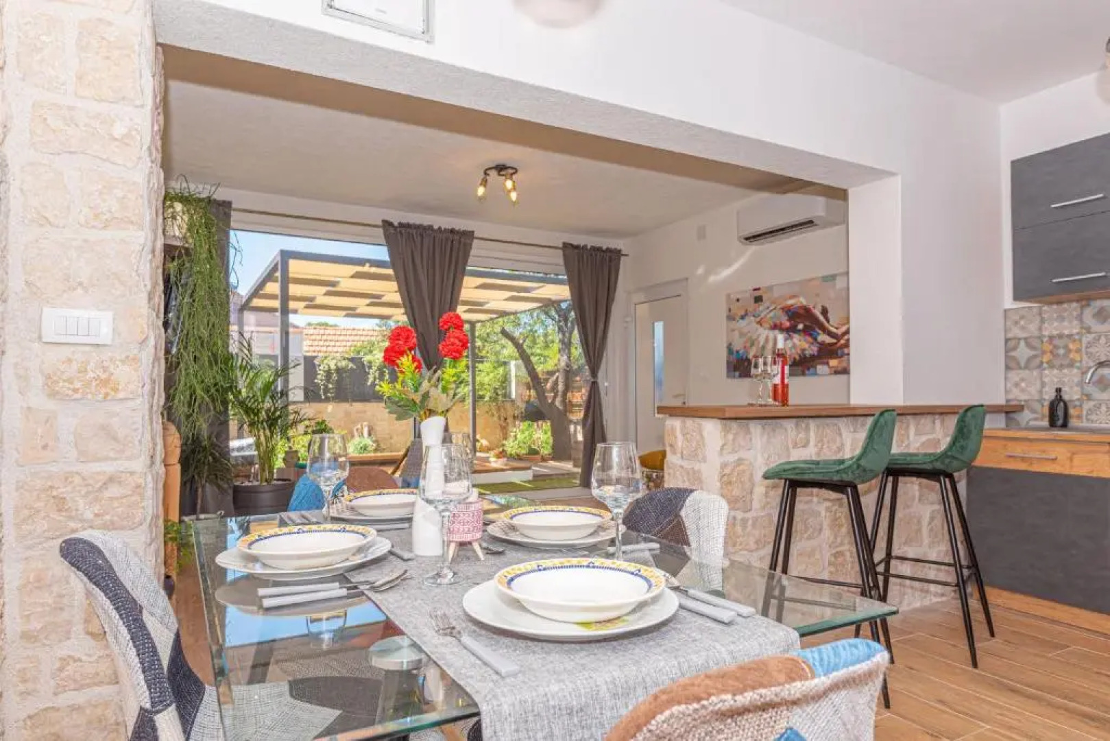 Lux House Versys With Jacuzzi