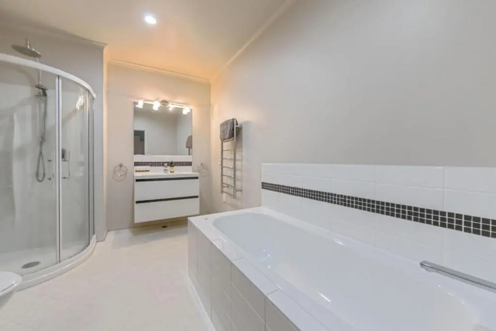 Luxury 3Br, 1.5 Bath Penthouse With Fabulous Views