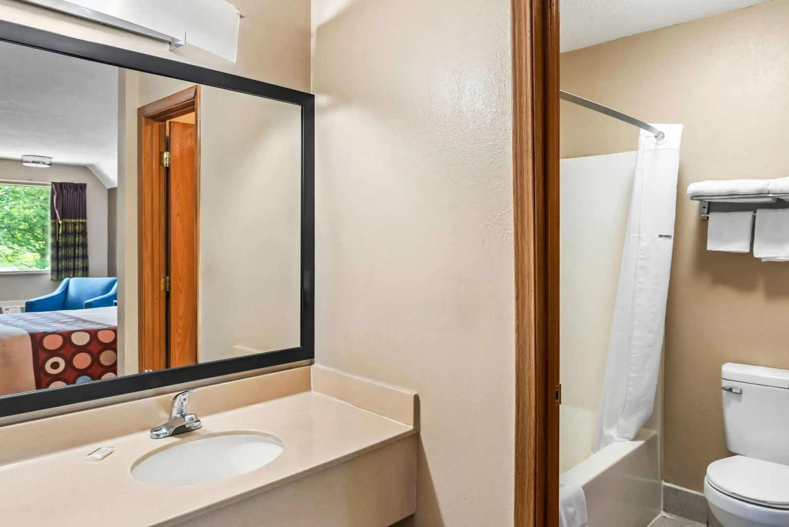 Super 8 by Wyndham Brownsburg