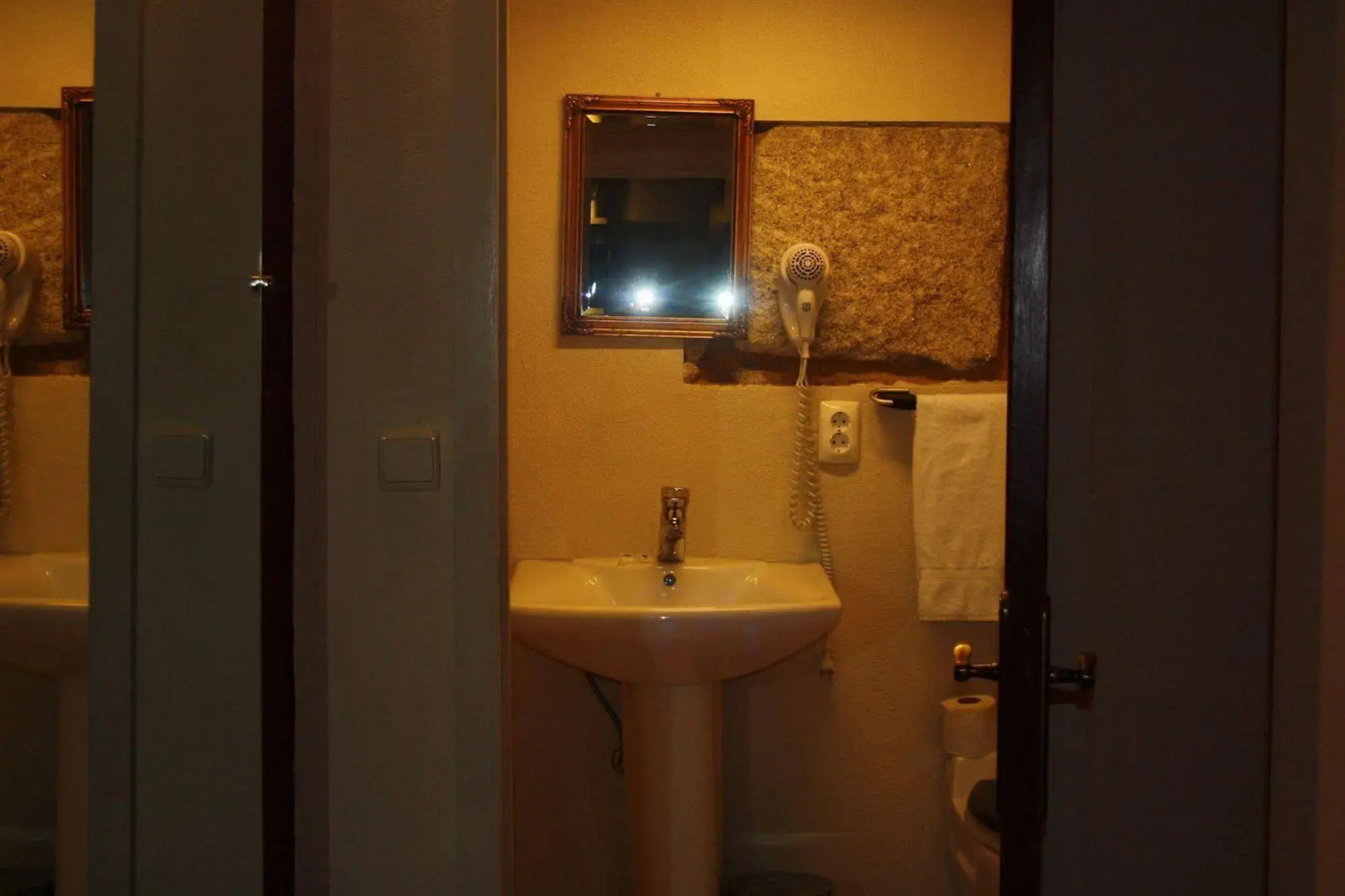 Residencia Pedra Antiga