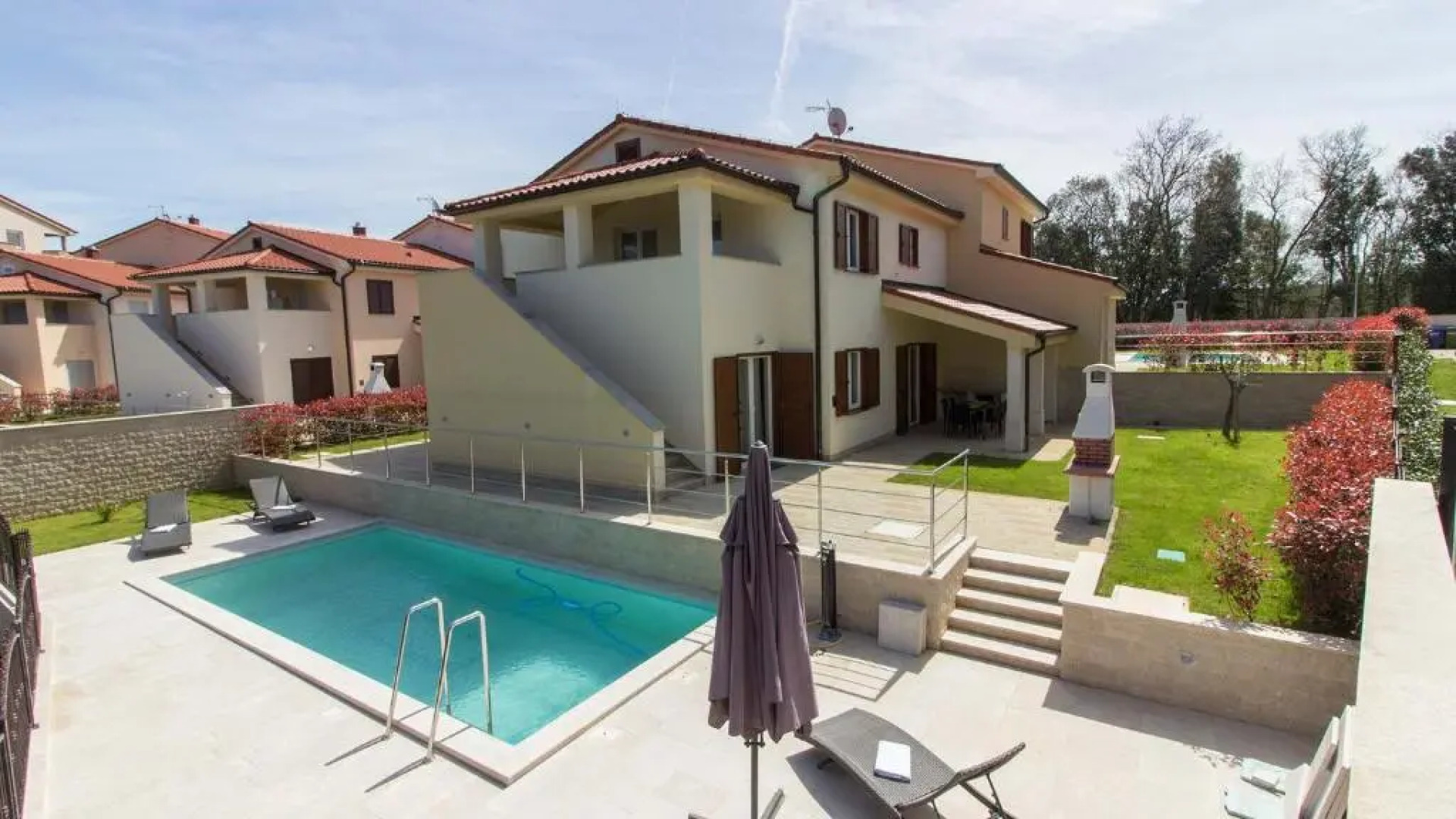 Charming villa Aurora with private pool 200m from the beach for up to 10 persons